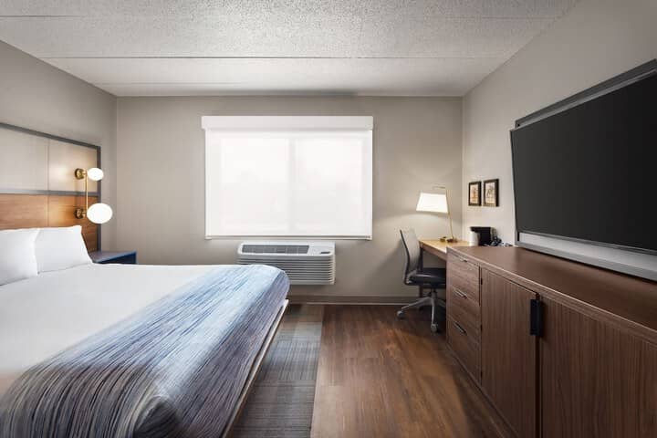 Room 9 of 55